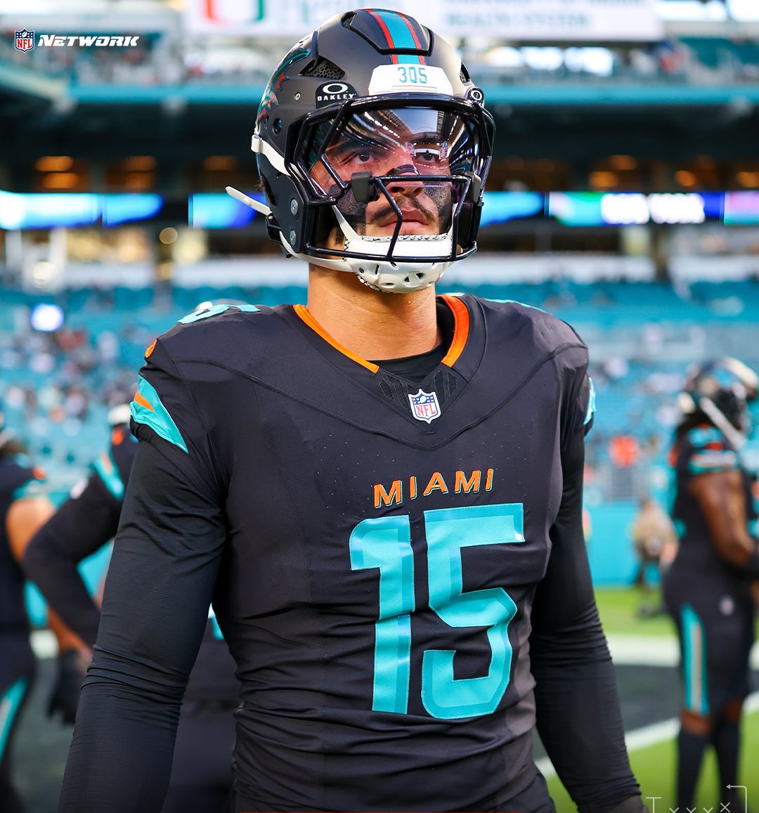 Your newest Philadelphia Eagle🦅

Welcome to Philly, Jaelan Phillips
#FlyEaglesFly