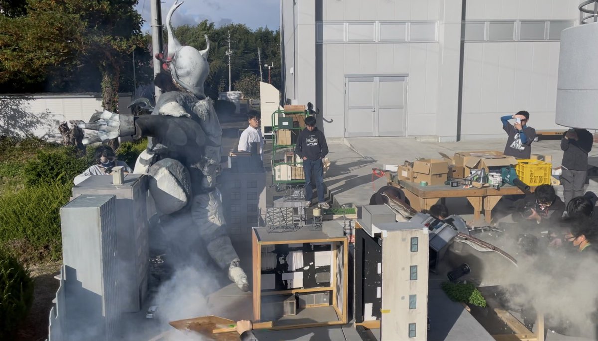 【開館5周年の御礼】
本日2025年11月3日で、須賀川特撮アーカイブセンターは開館5周年を迎えました。記念イベントには多くの方にご参加いただきました。日頃よりセンターを応援してくださる皆様に感謝申し上げます。どうぞこれからも、よろしくお願いいたします。