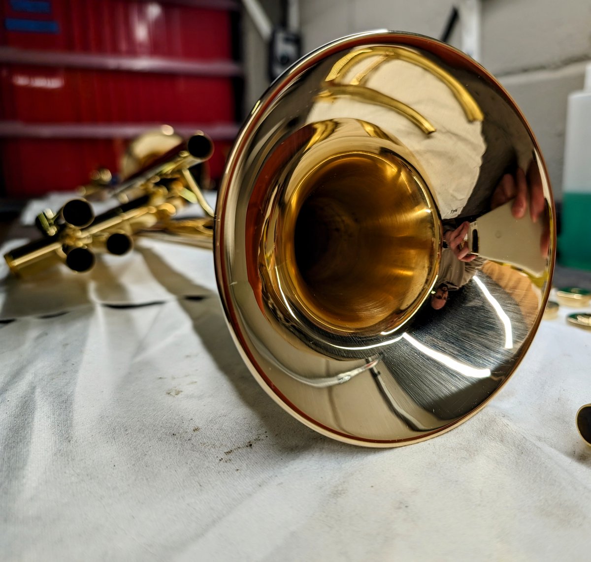 Happy Monday! 😁

The work continues.. 💪🎺

#trumpet #trumpetlife #trumpetplayer #showroom #trumpetshop #workshop #manufacturing #handmade #handcrafted #brass #pickettbrass #pickettblackburn