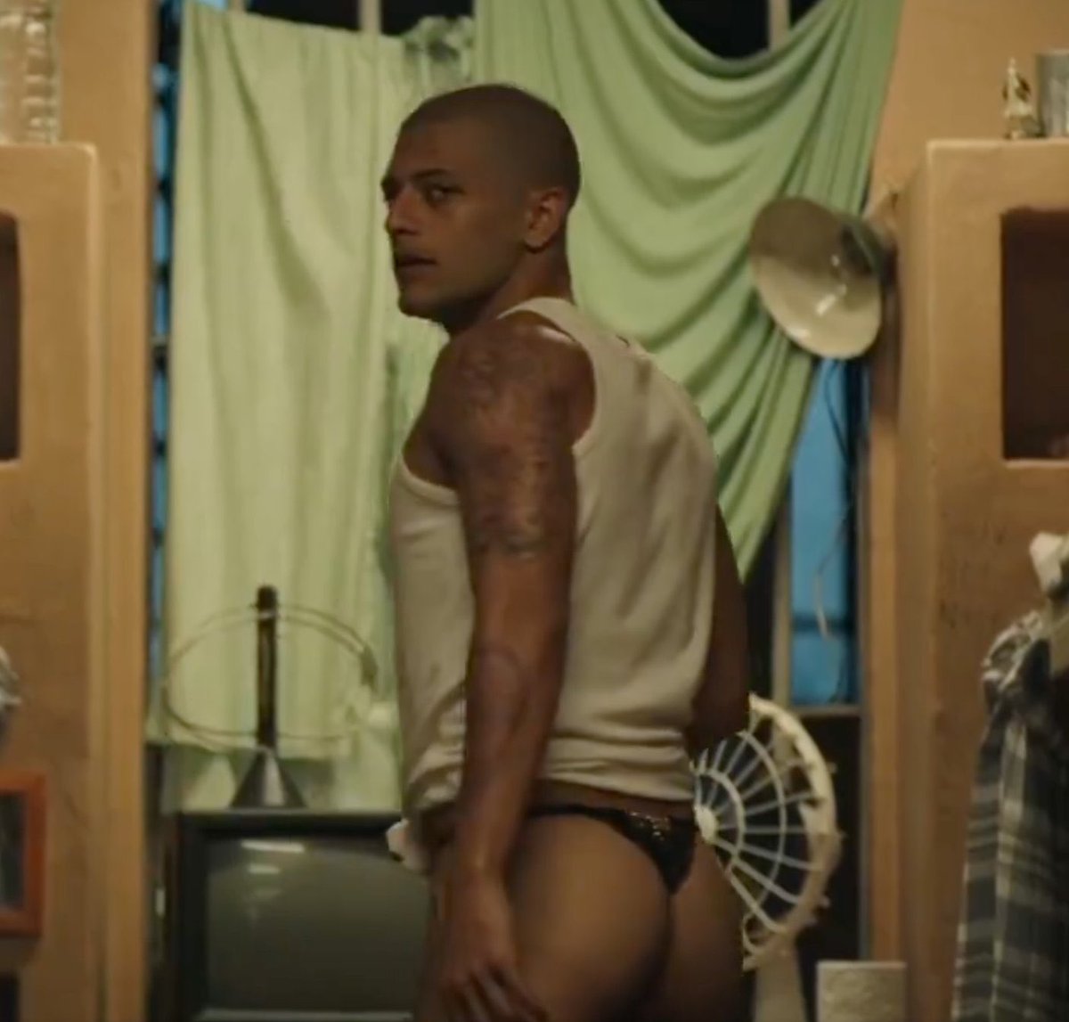 choquei's tweet image. 🚨VEJA: Cena em que usa calcinha em ‘Tremembé’ irrita Cristian Cravinhos.

— “A série é mentirosa. Acordem!!!”