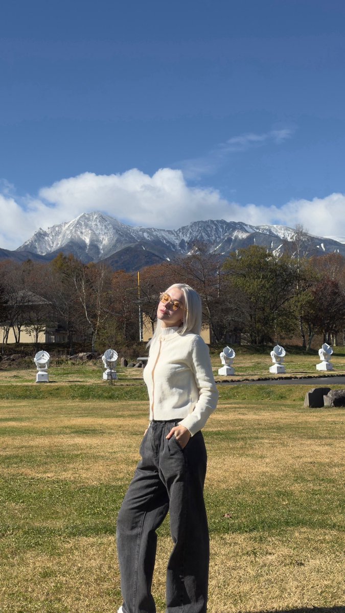 There are 20 minutes between the photos