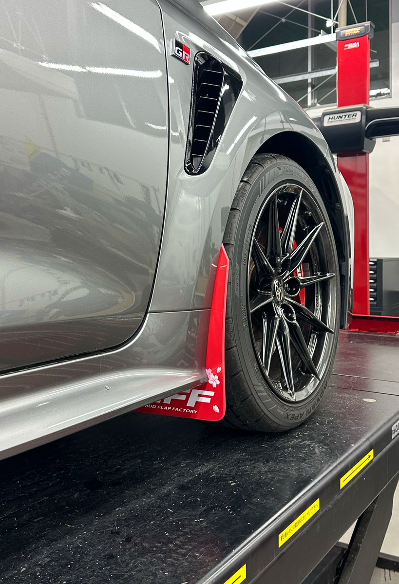 Mudflap_Factory's tweet image. マッドフラップって、あった方がいいと思った。だからCADデーターを丁寧に作り、純正アクセサリー以上のクオリティーを目指しています🧑🏻‍🔧

⭐️ 愛車に穴あけ不要🔧
🌰 特許取得で車検対策💁‍♂️
🫧 高さ2段階調整🉑

冬場は混み合います👩‍💻
➡️ mff-japan.com

#ZC33S #GRカローラ #ＧＲヤリス #VAB