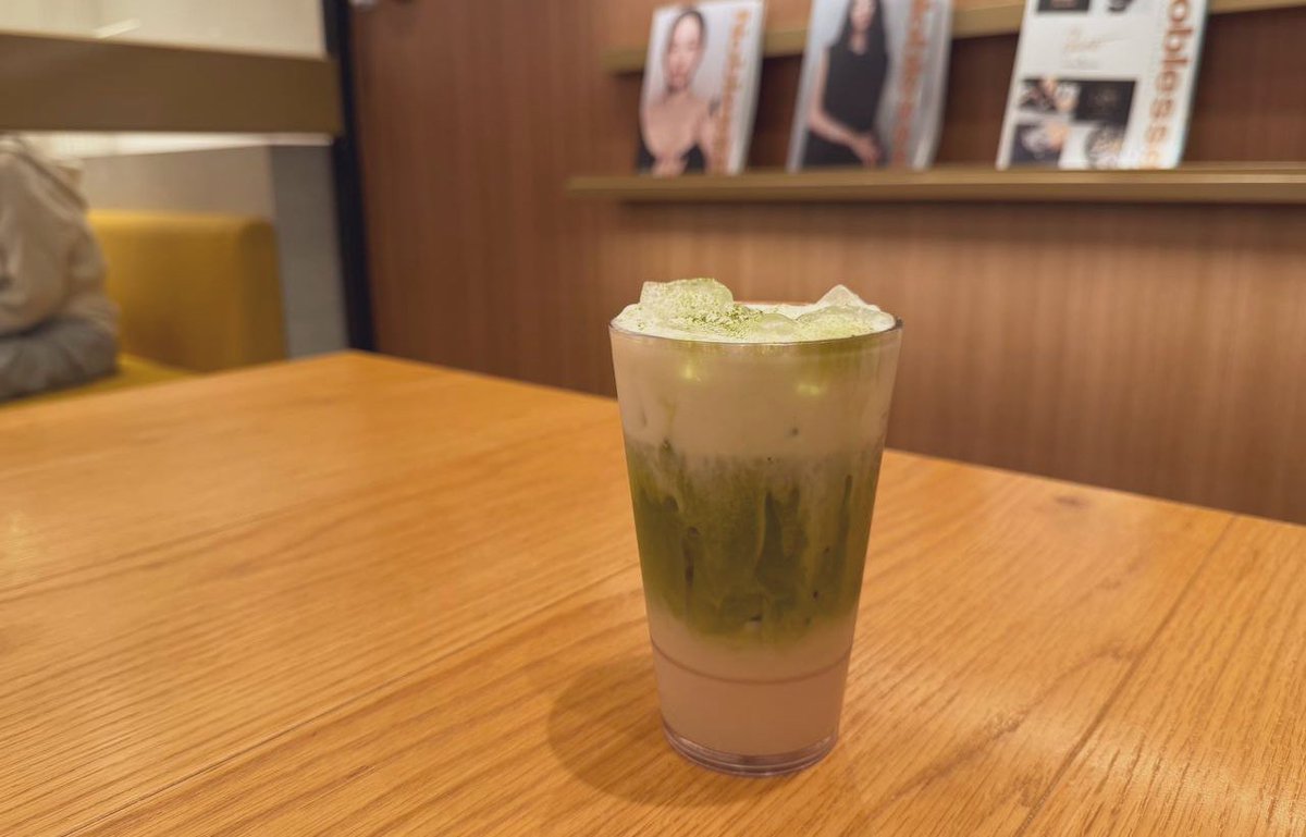 jin302155's tweet image. 🍃 투썸의 말차크림라떼 한 잔.
달콤쌉싸름한 그린 컬러가 하루를 부드럽게 물들인다 ☁️💚

#투썸플레이스 #말차크림라떼 #카페타임 
#초록휴식 #말차 #말차라떼