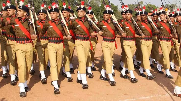 Dysp और उससे ऊपर एक बार भर्ती होने के बाद समय-समय पर केवल DPC आधार पर पदोन्नति,कोई परीक्षा,दौड़ या उसके बाद ट्रेनिंग भी नहीं...
यही व्यव्स्था कांस्टेबल से इंस्पेक्टर तक लागू हो
#पदोन्निति_बनी_सजा
<a href="/BhajanlalBjp/">Bhajanlal Sharma</a> 
<a href="/RajCMO/">CMO Rajasthan</a> 
<a href="/PoliceRajasthan/">Rajasthan Police</a> 
<a href="/jpk_11/">जय प्रकाश कुमावत ,नागरिक सुरक्षा समन्वय समिति</a>
<a href="/1stIndiaNews/">First India News</a>