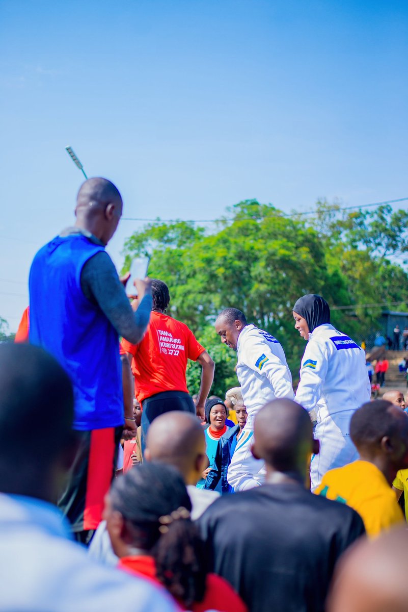 club_fencing250's tweet photo. Joining the people of @Nyarugenge for Car Free Day — a great moment of unity through sports! 💪🤺

#SFC &amp; @skyvalkyries_fg continue promoting healthy living and fostering a strong sports culture in our communities. 🇷🇼
#CarFreeDay #FencingForAll   #HealthyCommunity #SportsUniteUs https://t.co/LQ4wgw6TFG