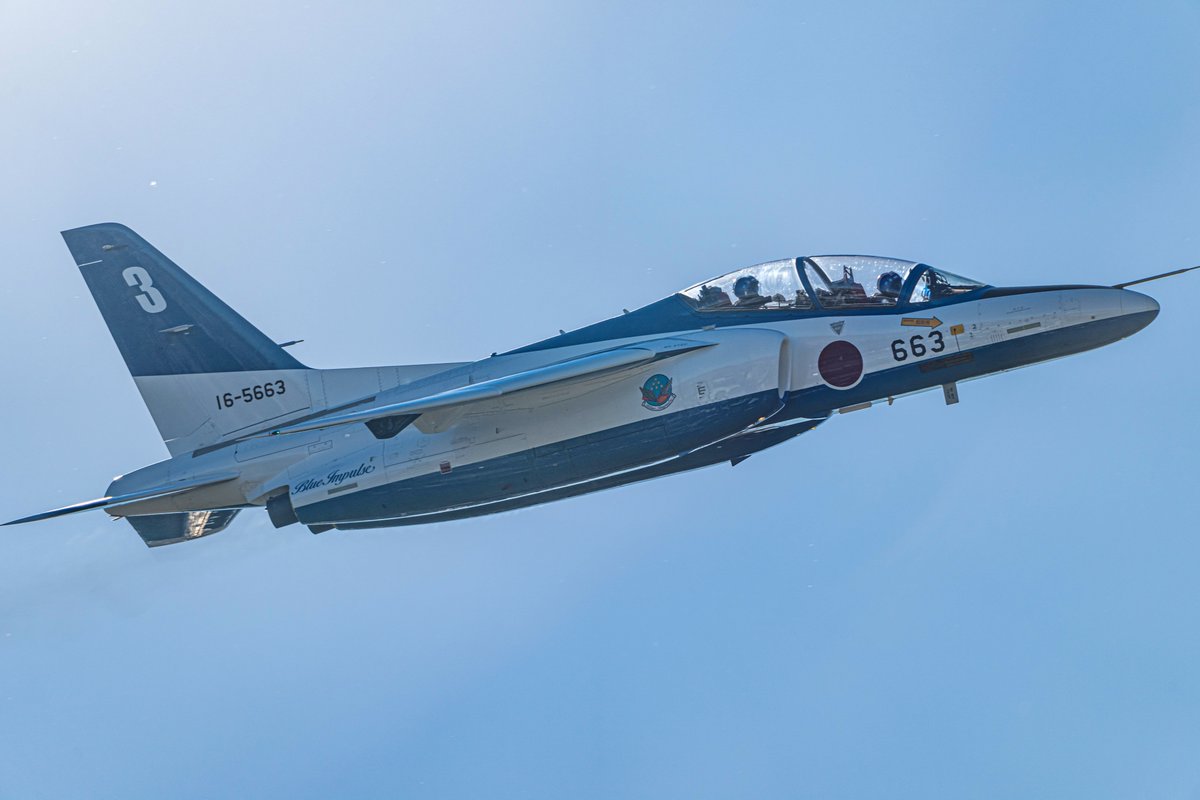 eirio14's tweet photo. 11/3 午後の入間基地
ブルーインパルス帰投
航空祭支援ありがとうございました！
#入間基地
#航空自衛隊
#入間航空祭
#ブルーインパルス
#松島基地 https://t.co/9uhWvcCdbf