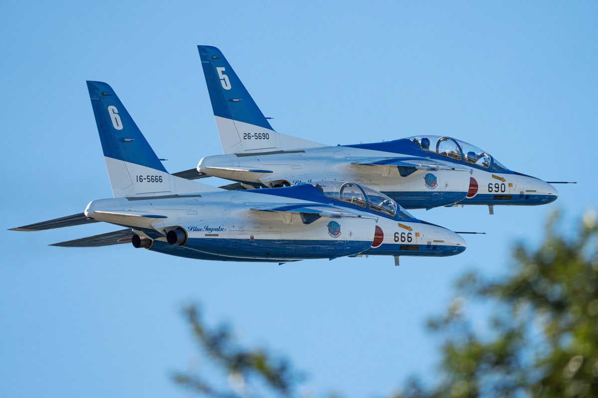 eirio14's tweet photo. 11/3 午後の入間基地
ブルーインパルス帰投
航空祭支援ありがとうございました！
#入間基地
#航空自衛隊
#入間航空祭
#ブルーインパルス
#松島基地 https://t.co/9uhWvcCdbf