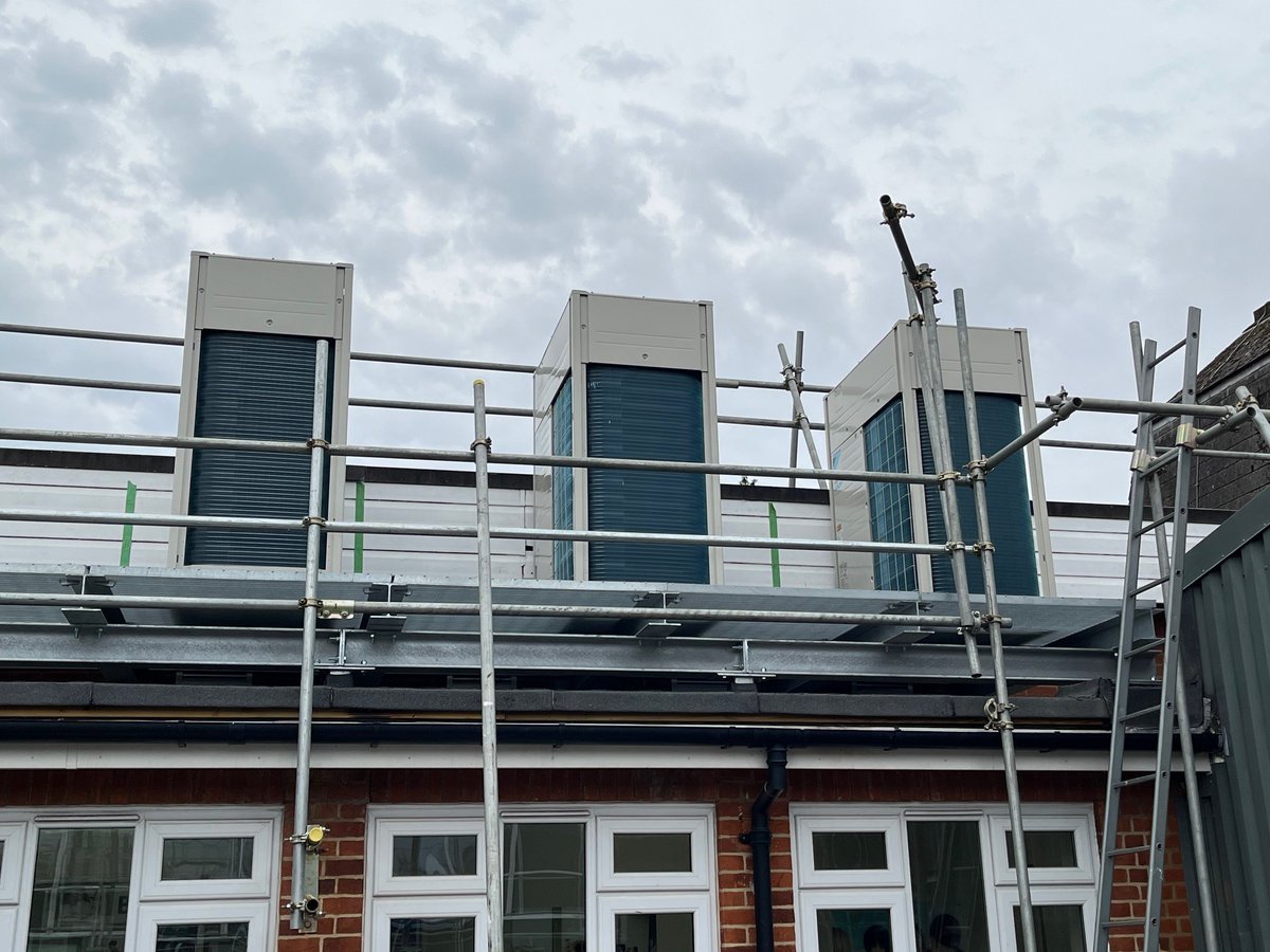 PrincipalClima1's tweet image. We don&apos;t often get to see installation of equipment supplied, so it&apos;s great to see this new Heat Recovery VRV system being installed by our customer Metromec Mechanical Services at Kingston Grammar School. 😀
#Daikin #heatrecovery #mechanicalservices #vrv