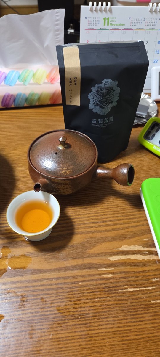 ジャパンティーエキスポで買ったお茶を開封。
たかなし茶園(<a href="/takanashi_chaen/">高梨茶園</a>)さんの二つの夏摘み紅茶、美味しかったです。
夏摘みべにふうき
蜜香があり、甘味もあって多層的な味わいが魅力的。

夏摘み香駿
優しくも力強いはちみつのような甘味。