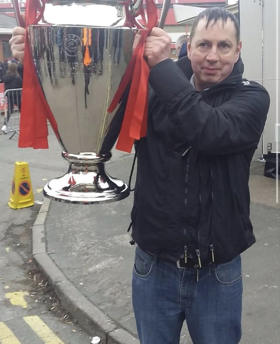 🚨 The hero who stopped the knife attacker in the Huntingdon train attack has been named 🇬🇧 

Stephen Crean is a huge Nottingham Forest fan. Despite multiple people telling him not to, he bravely confronted the armed attacker 🫡 

Wishing Stephen a speedy recovery, thank you ❤️