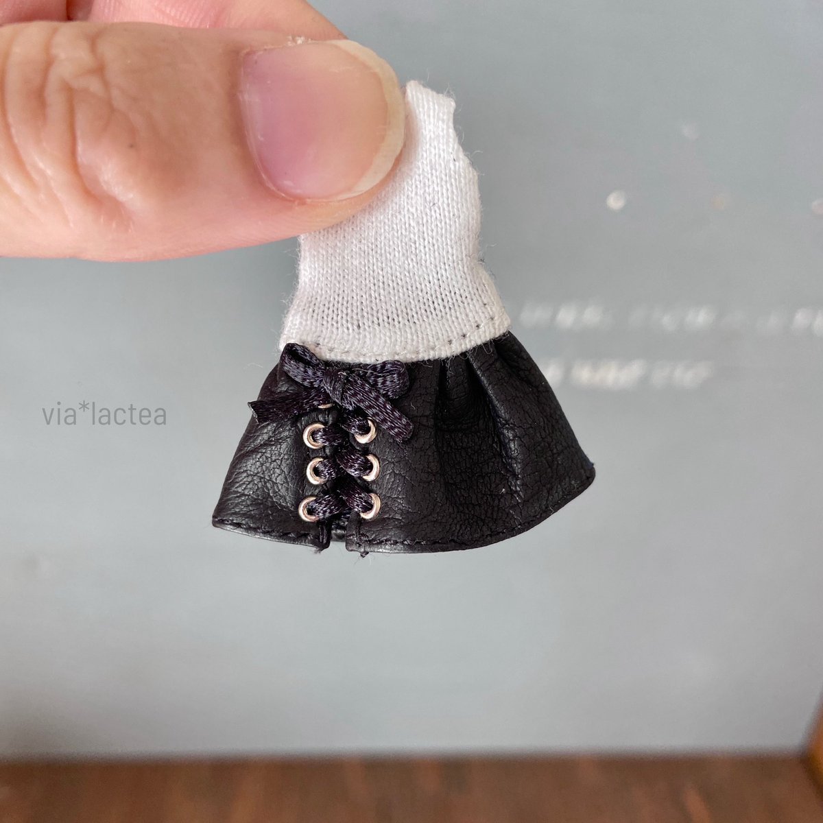 ミゼットドールさんサイズのレザーレースアップスカートを試作してみました✨
ちょっとハードなテイストの女の子服も大変好みです🫶

#ミゼットドール