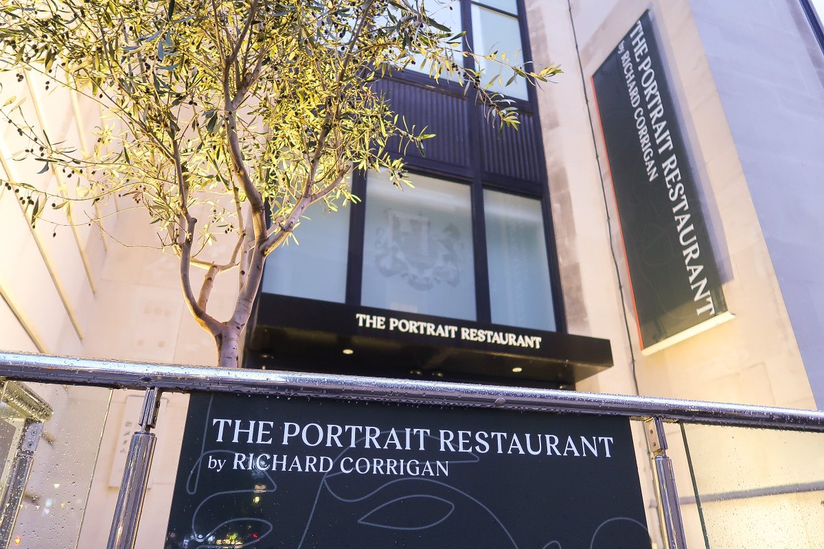 woncomms's tweet image. A Divine Dubai In London Dinner At The Portrait Restaurant by Richard Corrigan

Superb dinner, delicious drinks, excellent networking and outstanding company.

Have you visited Dubai?

#dubai #visitdubai #MondayMotivation #ThisMorning #Halloween #NUFC #Pope #London ❤ RT