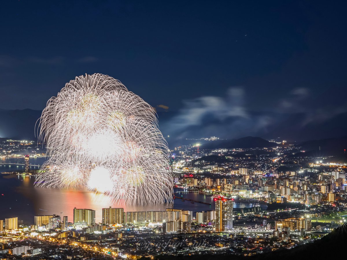 yochan_style's tweet image. びわ湖「秋」花火🎇
前から撮りたかった場所から✨
夜景と花火の組み合わせが最高だーー

#キヤノン党でほめあいたい 
#eosR6markii