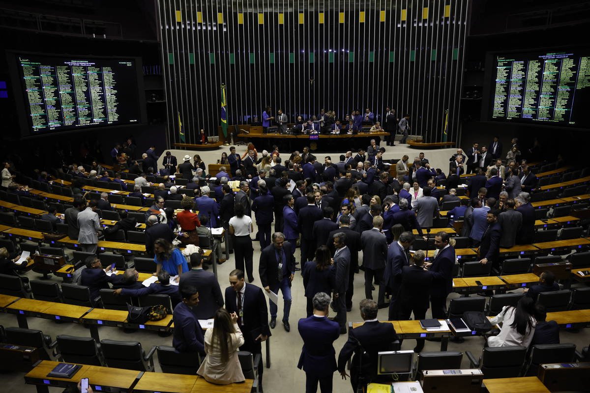 Em nome de Deus: o pecado combinado entre católicos e evangélicos na Câmara 

Sob o ponto de vista bíblico, os deputados pecam desavergonhadamente com a Bancada Cristã

Proposta trata-se, na verdade, de banalização e instrumentalização do sagrado com finalidade eleitoral