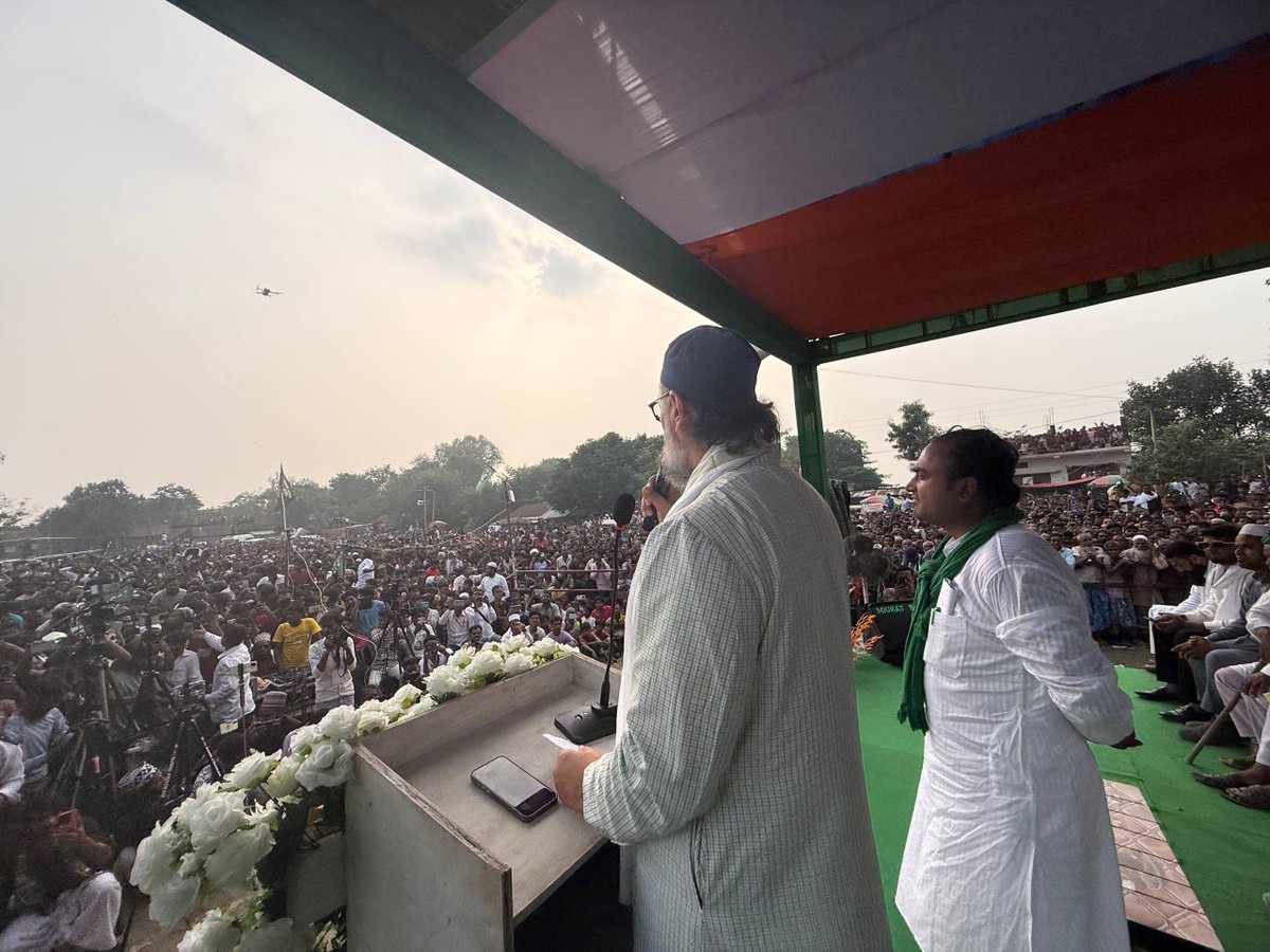 aimim_national's tweet image. बिहार चुनाव: AIMIM अध्यक्ष बैरिस्टर @asadowaisi साहब ने आज बलरामपुर विधानसभा के छोघरा मैदान, आबादपुर में एक ऐतिहासिक चुनावी जनसभा को संबोधित किया, जहाँ बड़ी तादाद में अवाम ने AIMIM उम्मीदवार जनाब @AadilHasanAdv1 साहब के समर्थन में अपनी मौजूदगी दर्ज कराई। 
इस मौके पर बैरिस्टर…