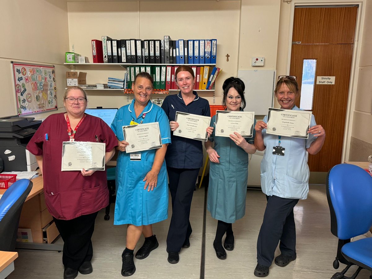 C52_QMC's tweet photo. It’s the 💯 club! Great work ladies keeping ESR at 100% 👏👏👏👏
@NuttonPaige @TracyPilcher1 @nottmhospitals @NUHMedicine @VictoriaFensome https://t.co/6qppBs7fnA