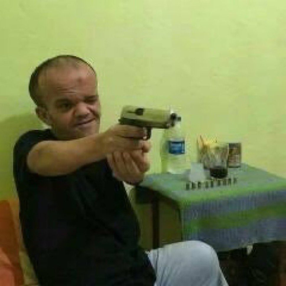 ders çalışırken sıkıntıdan bi hedef belirleyip silgiyle vurmaya çalışırken