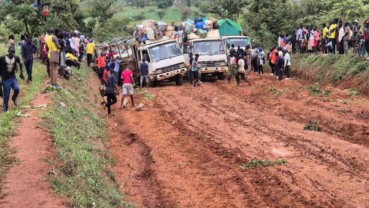 #Madness 😒
These trucks have been stuck here for almost 3days now, this spot is along Kitgum- Lira road in Pader District, the road is under <a href="/UNRA_UG/">UNRA_UGANDA</a>,  passages for other vehicles have become impossible. <a href="/GenWamala/">General Edward Katumba Wamala</a> &amp; his gangs at <a href="/MoWT_Uganda/">Ministry of Works & Transport</a> are pretending to be deaf. You