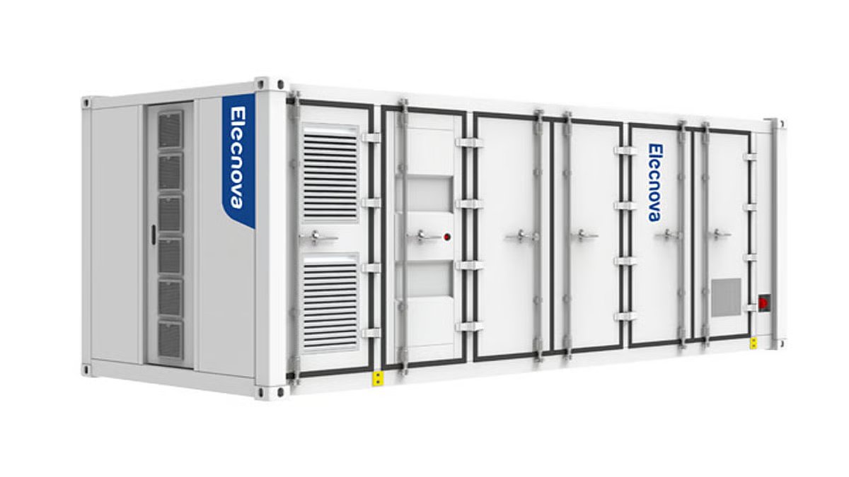 TaiyangNews's tweet image. At this year’s Solar &amp;amp; Storage Live UK, energy storage solutions provider Elecnova introduced 2 new products tailored for the European market: the Solar Pro series 107 kWh hybrid cabinet and the NovaStack series 1 MW/2 MWh container-based system. #SolarPV taiyangnews.info/technology/ele…