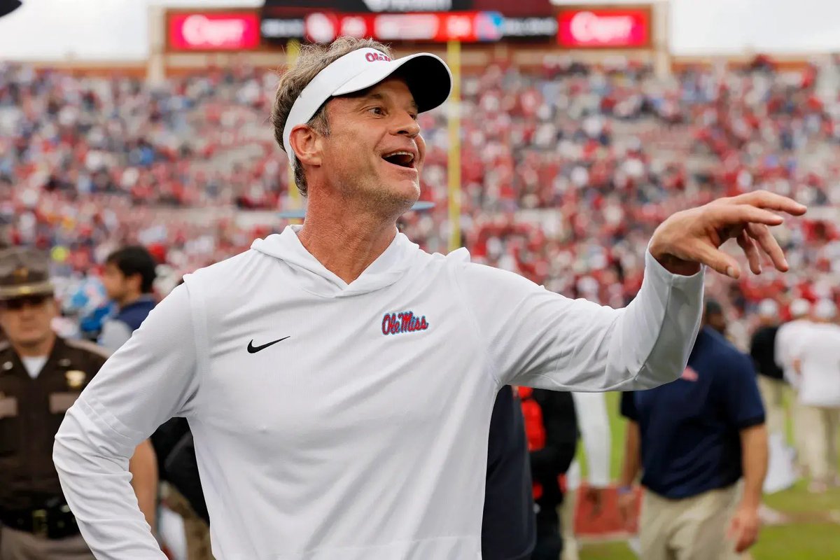 BarningKnights's tweet photo. The amount of money you’d have to be able to pull together would be insane but if Auburn’s PTB are serious you have to at least try with these three.

If not one of these three, then go young up and comer WITH SEC RECRUITING EXPERIENCE. No recently fired HCs. https://t.co/eRg9ku5yu5