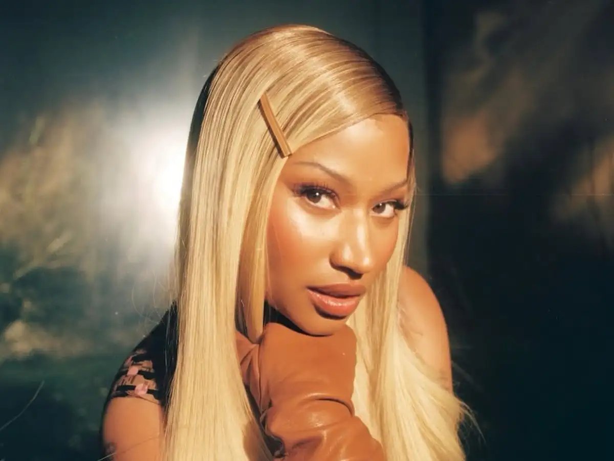 poptime's tweet image. Nicki Minaj rebate críticas após elogiar Trump no Twitter:

“Imagine ouvir que cristãos estão sendo ASSASSINADOS e transformar isso em algo sobre você ser gay […] Eu vou defender você da mesma forma que estou defendendo os CRISTÃOS ASSASSINADOS NA NIGÉRIA. Como sempre fiz.”