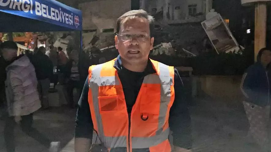 solcugazete60's tweet photo. Sındırgı Belediye Başkanı:

"Sındırgı'nın afet bölgesi ilan edilmesi gerekiyor. Olumsuzluk yok ama binalarda hasar var." https://t.co/s2tPgDYLNr