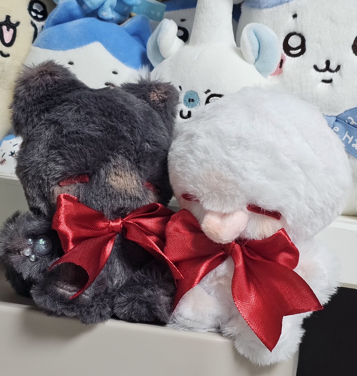 괴1출
솔냥이 나눔입니다~
현물이기에 빠른시일내에 보낼 수 있습니다

팔로+알티 해주심 디엠찾아가요
후기 필수입니다

#알티이벤트 #팔로우이벤트 

별도의 소장인증 필요없습니다
양도시 배송비만 받기 또는 파기해주세요~