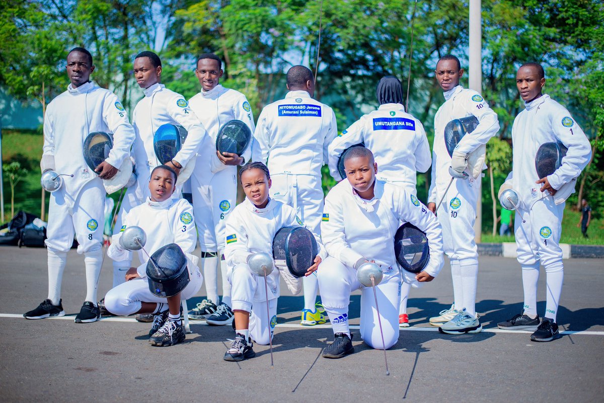 club_fencing250's tweet photo. #Car_Free_Day in Rwanda happens twice a month, turning streets into spaces for public sports &amp; healthy living. 🚴‍♀️🤺
#SFC &amp; @skyvalkyries_fg joined the @Nyarugenge site to teach &amp; promote fencing sport in our community. 🇷🇼
#CarFreeDay #FencingForAll #SportsUniteUs https://t.co/cFO4K647Yn
