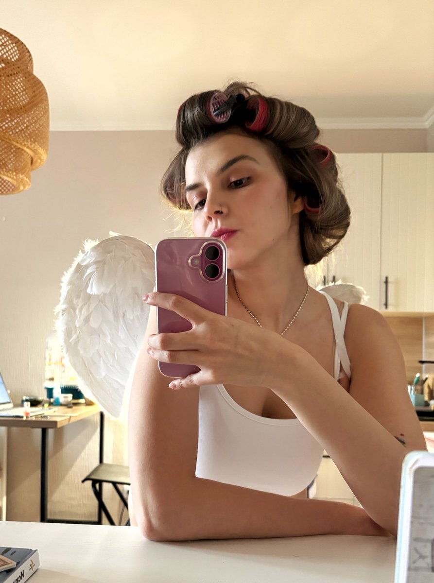 Я твой ангел-хранитель, только у меня плохо с аналитикой, так что куда вкладывать деньги не подскажу, да и от злых людей вряд ли уже защищу — больше года не ходила на бокс, так что ты уж как-нибудь постарайся там сам не плошать 🙏