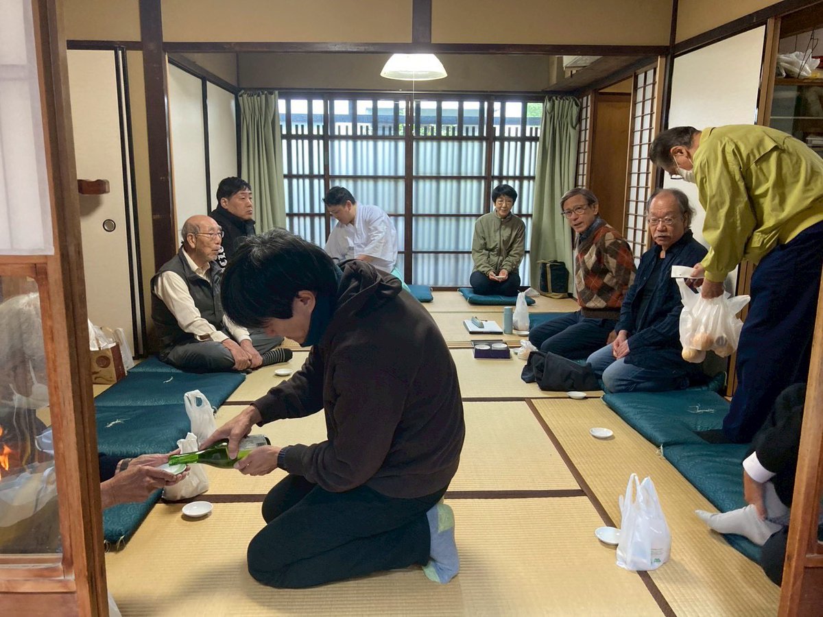 昨日はお火焚きがありました。八坂神社から禰宜さんにお越しいただき、無事祭事が執り行われました。
#弓矢町 #弓箭閣 #年中行事
