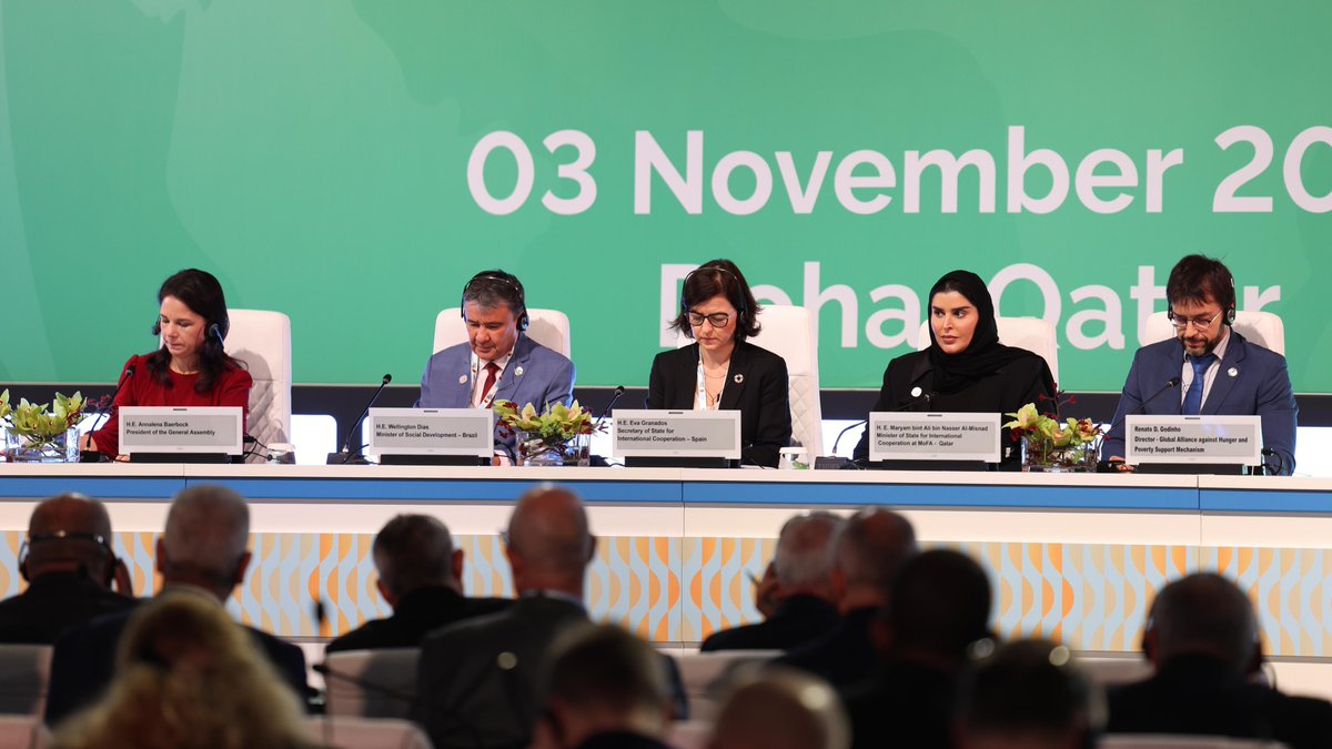 NadeebQa's tweet photo. 🇺🇳🇶🇦| سعادة الدكتورة مريم بنت علي المسند وزير الدولة للتعاون الدولي تفتتح القمة الأولى لقادة التحالف العالمي ضد الجوع والفقر وذلك على هامش مؤتمر القمة العالمي الثاني للتنمية الاجتماعية الذي تستضيفه دولة قطر

#نديب_قطر | #قطر 🇶🇦 https://t.co/6RM8f9yZPj