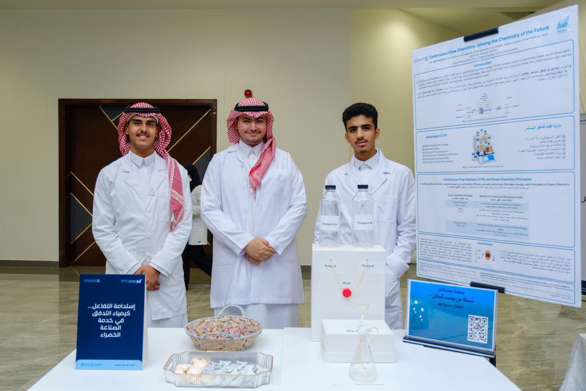 برعاية سعادة وكيلة الجامعة للدراسات العليا والبحث العلمي د. شذا بنت جميل طه خصيفان؛
انطلقت اليوم فعاليات الأسبوع العربي للكيمياء 2025 – النسخة الرابعة في #جامعة_جدة والذي تنظمه كلية العلوم ويهدف إلى إبراز جمال علم الكيمياء ودوره في خدمة التنمية المستدامة.