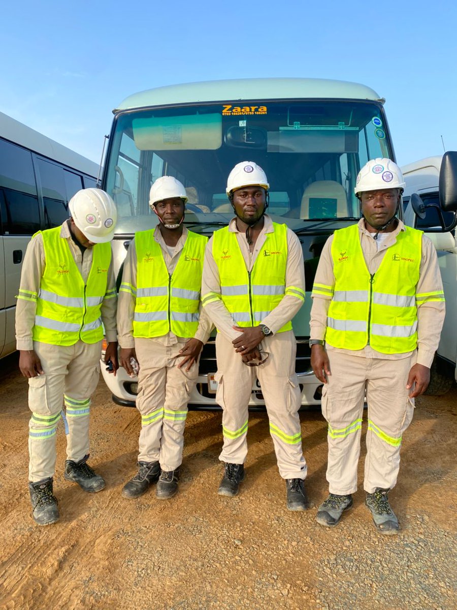Visionll_2009's tweet image. 🚐💪 Our drivers on-site ensuring safe, timely, and reliable field operations!
Proud of our team’s dedication to excellence, safety, and professionalism in every journey.
#VisionLogistics #FieldOperations #SafetyFirst #TeamWork