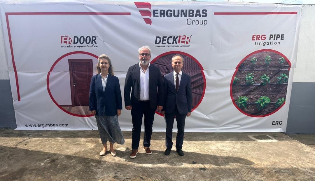 TC_AbidjanBE's tweet photo. Büyükelçimiz Deniz Erdoğan Barım, Abidjan’da 6 ay önce faaliyete başlayan Türk firmamızı Ticaret Müşaviri Musa Arı ile birlikte ziyaret ederek iş geliştirme planları hakkında bilgi almıştır. https://t.co/eklV1vfx44