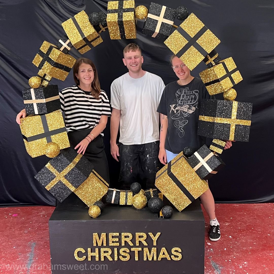 GSweetStudios's tweet image. Make your festive events shine! 🎄
Our Giant Present Ring is perfect for photos, and Branded Baubles add a personalised festive touch. Fully customisable &amp;amp; UK-made!
#ChristmasEvents #PhotoOp #EventDesign #Christmas #BrandActivation