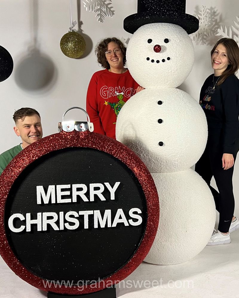 GSweetStudios's tweet image. Make your festive events shine! 🎄
Our Giant Present Ring is perfect for photos, and Branded Baubles add a personalised festive touch. Fully customisable &amp;amp; UK-made!
#ChristmasEvents #PhotoOp #EventDesign #Christmas #BrandActivation