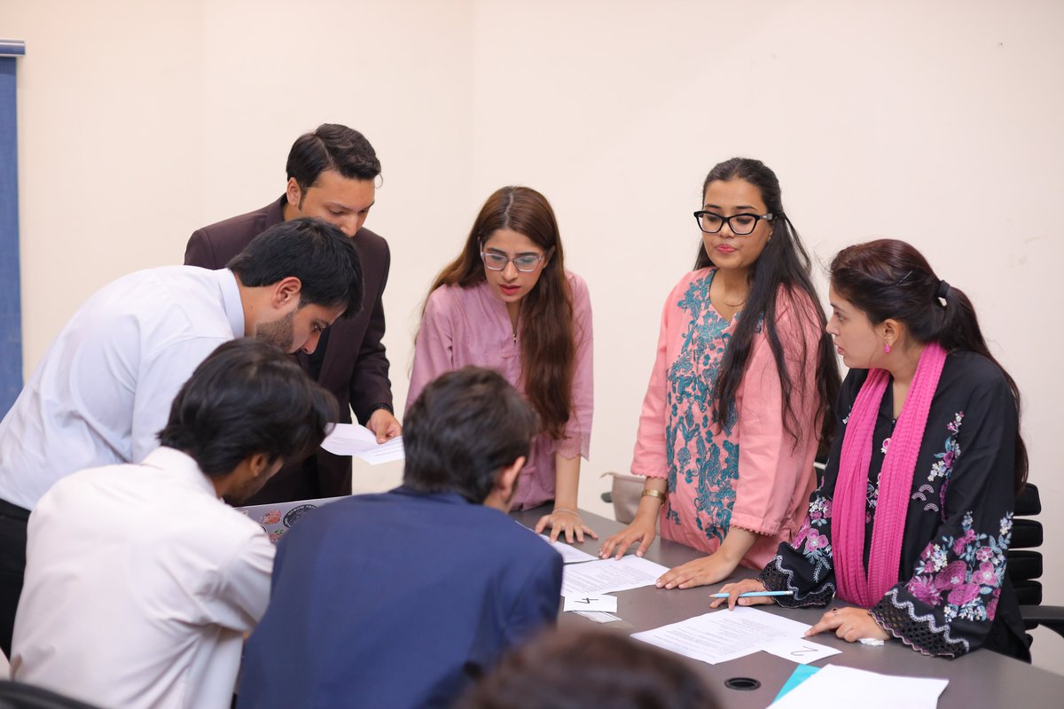 UNICEF_Pakistan's tweet photo. Young people are driving climate action!
At the #COPInMyCity Youth for Climate 2025 Grand Finale, organised by @ClimateChangePK & @UNICEF, 2,200 youth showcased ideas for a greener future.
4 finalists will now join the Pakistan delegation at #COP30 in Brazil later this month! https://t.co/k6NBSLixrJ