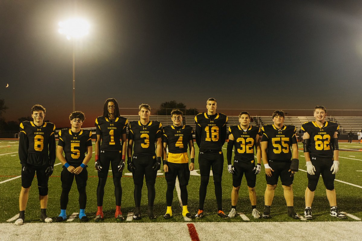 Thank you seniors for everything that you’ve done for this program!

- Coach Goettner 

#BurnTheBoats