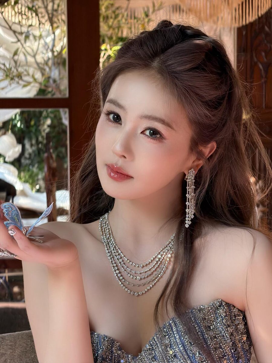 bailuniverse's tweet image. 🦋