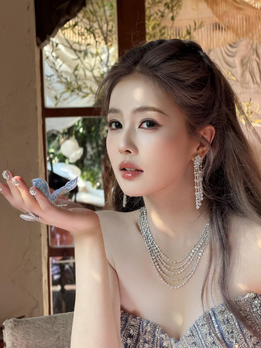 bailuniverse's tweet image. 🦋