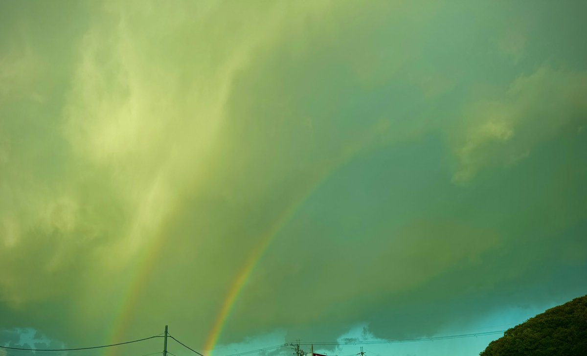 VoiseO3's tweet photo. 今日は晴れてるのに雨がパラパラ
虹&ダブルレインボー🌈
夢見てたあの頃に置き忘れていた
小さなトキメキ
ねえあなたを想うと
輝いていくの目に映るすべてのもの🎵
#原田知世
#noonmoon https://t.co/14STlYH5Up
