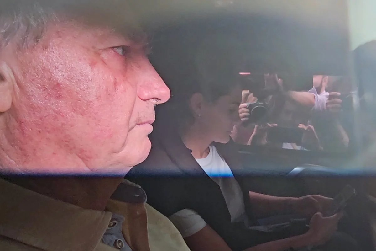 Bolsonaro será enviado à Papuda já na semana que vem, apostam aliados

Aliados de Jair Bolsonaro acreditam que o STF enviará o ex-presidente para o presídio da Papuda na semana que vem tinyurl.com/59yu4d52