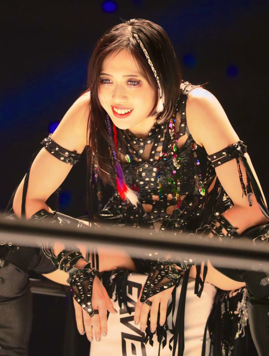 りん様 新衣装公開】 ◇高坂りん( @rin_zuttomo ) ◇担当カラー