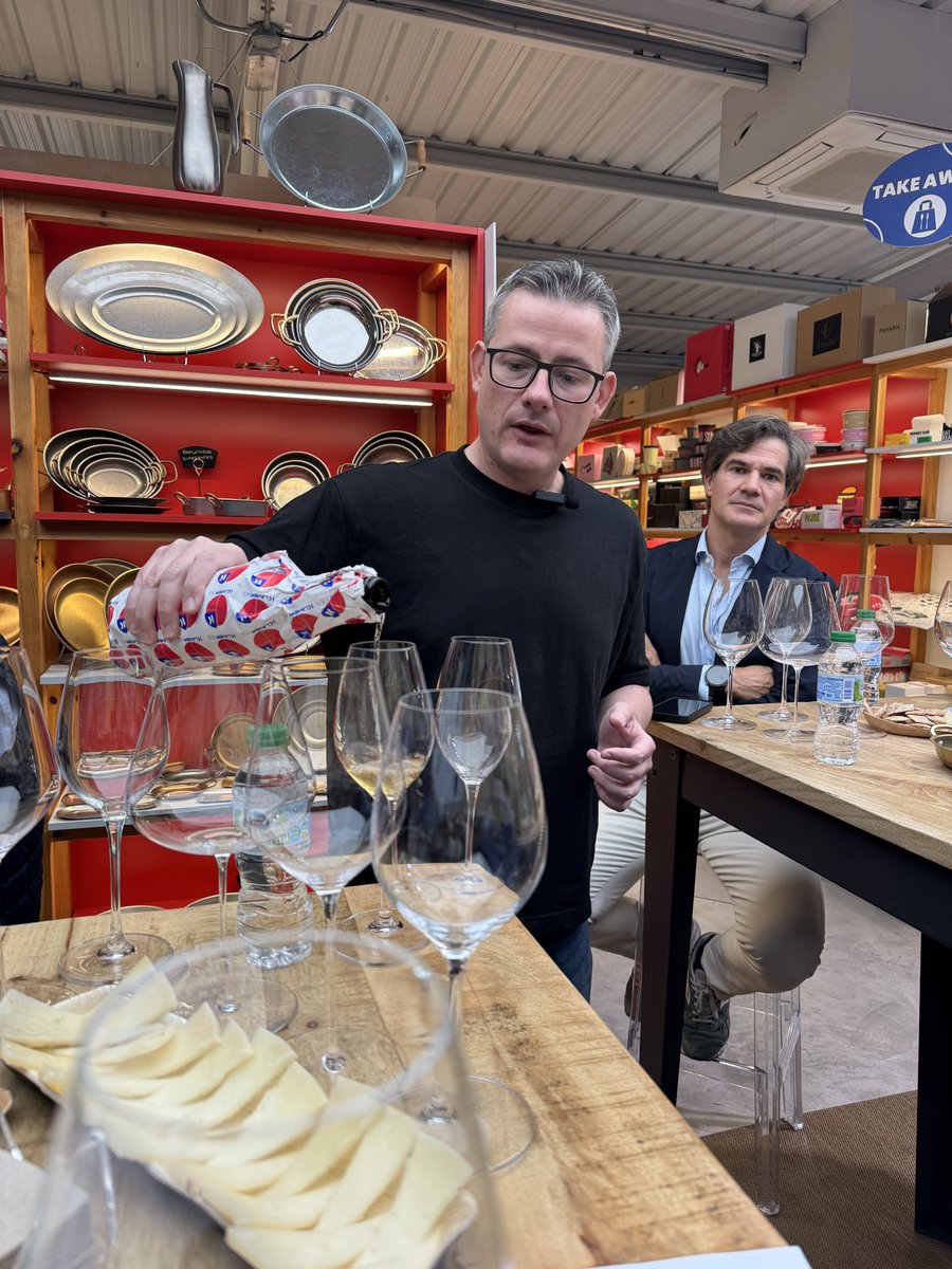 Regina Lanzas tweet media