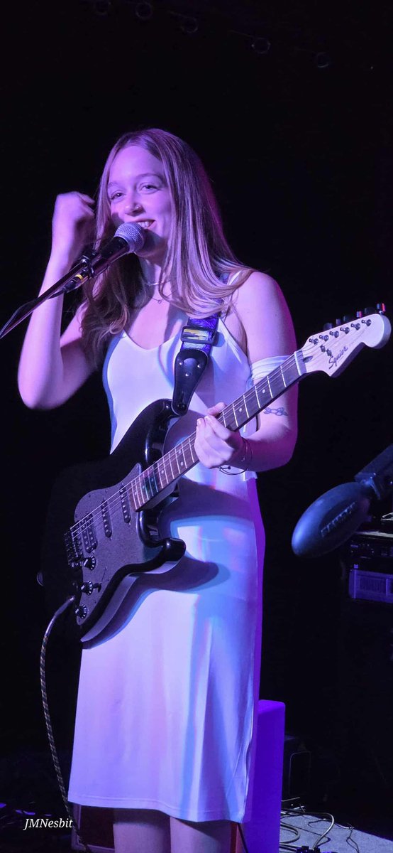 SABotagedit's tweet photo. guys idk if i ever mentioned this but i’m in a band and we played our second gig this past weekend :D we dressed like Blondie and played One Way or Another and it was so fun! https://t.co/mTAZeg2huc