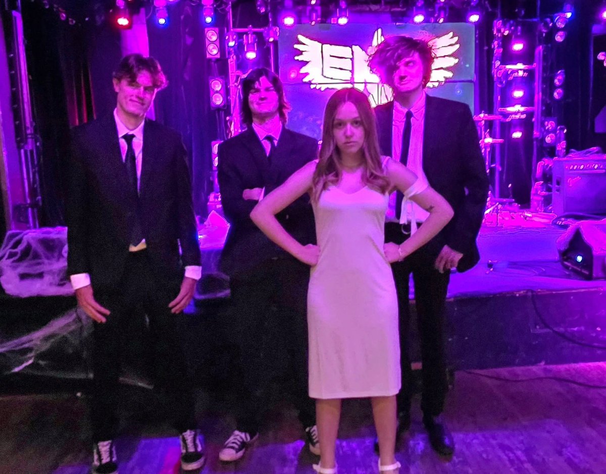 SABotagedit's tweet photo. guys idk if i ever mentioned this but i’m in a band and we played our second gig this past weekend :D we dressed like Blondie and played One Way or Another and it was so fun! https://t.co/mTAZeg2huc
