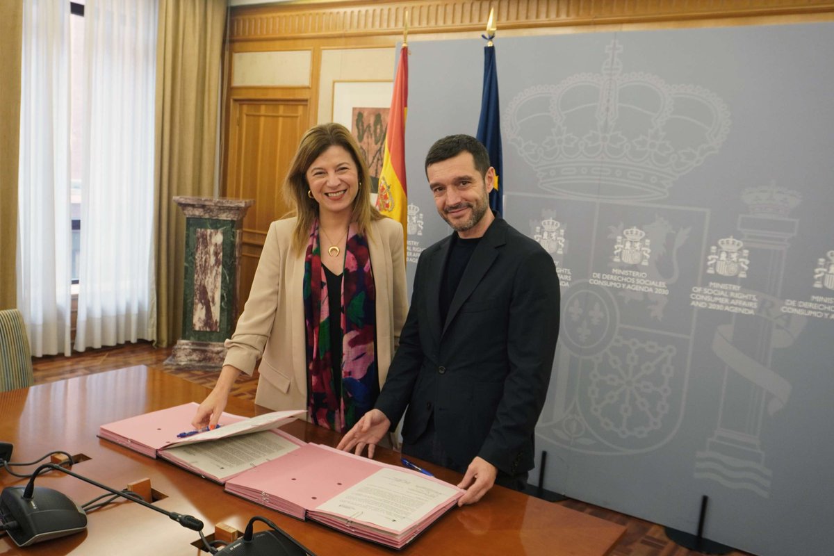 Gracias a <a href="/pbustinduy/">Pablo Bustinduy</a> <a href="/MSocialGob/">Ministerio de Derechos Sociales, Consumo y A2030</a> por su compromiso con la #Agenda2030 y la inclusión. Celebramos el primer acuerdo con ONU Mujeres para avanzar y promover el intercambio de conocimiento de las políticas de cuidados en España y América Latina y Caribe. #HablemosDeCuidados