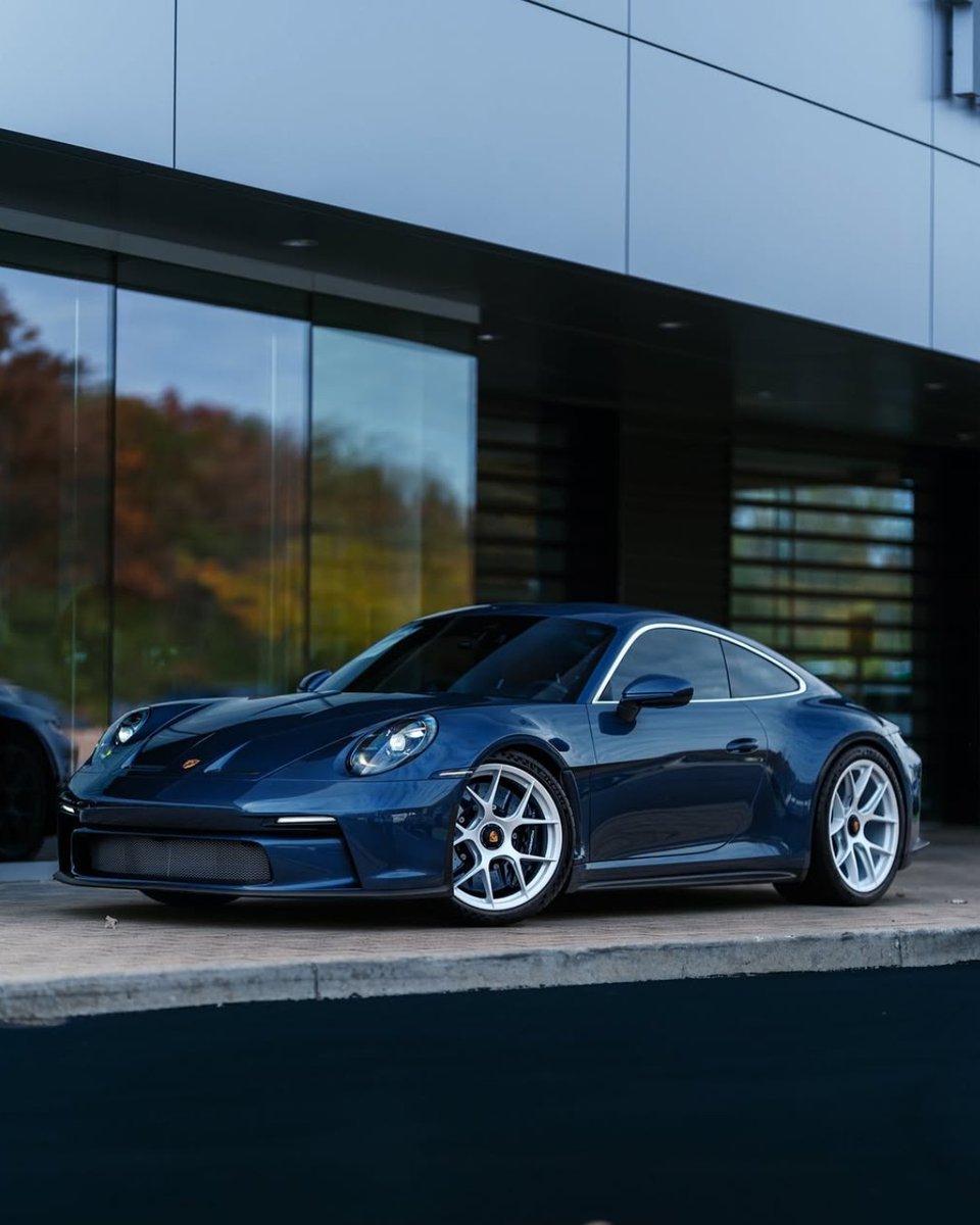 duPontREGISTRY's tweet photo. 2024 Porsche 911 S/T in Paint to Sample Yachting Blue | Asking Price: $729,991
-
For More Info: https://t.co/9RR57WdXBo https://t.co/gorBRy1xwt