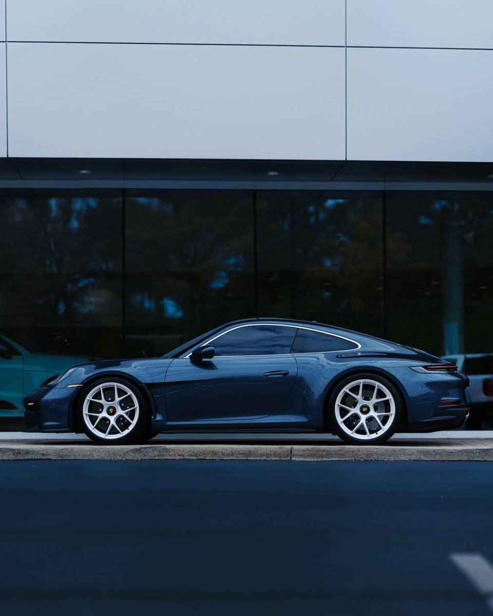 duPontREGISTRY's tweet photo. 2024 Porsche 911 S/T in Paint to Sample Yachting Blue | Asking Price: $729,991
-
For More Info: https://t.co/9RR57WdXBo https://t.co/gorBRy1xwt