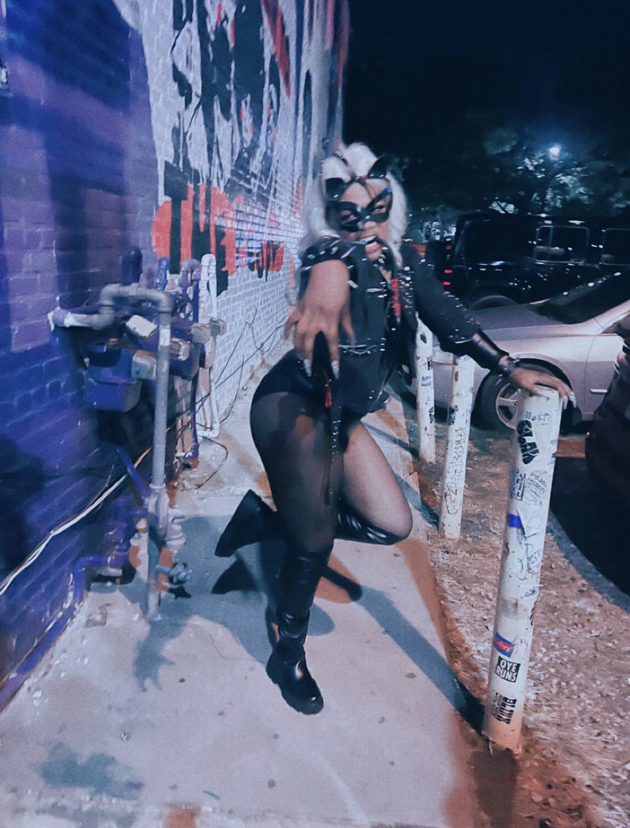 BlahMickey's tweet photo. this pussy was in heat last friday…🎃 https://t.co/5l2haUvuCZ